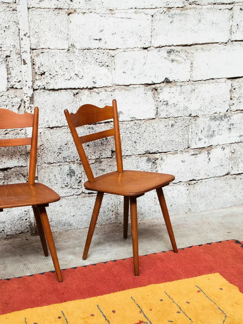 Alma, la paire de chaises en bois N°733