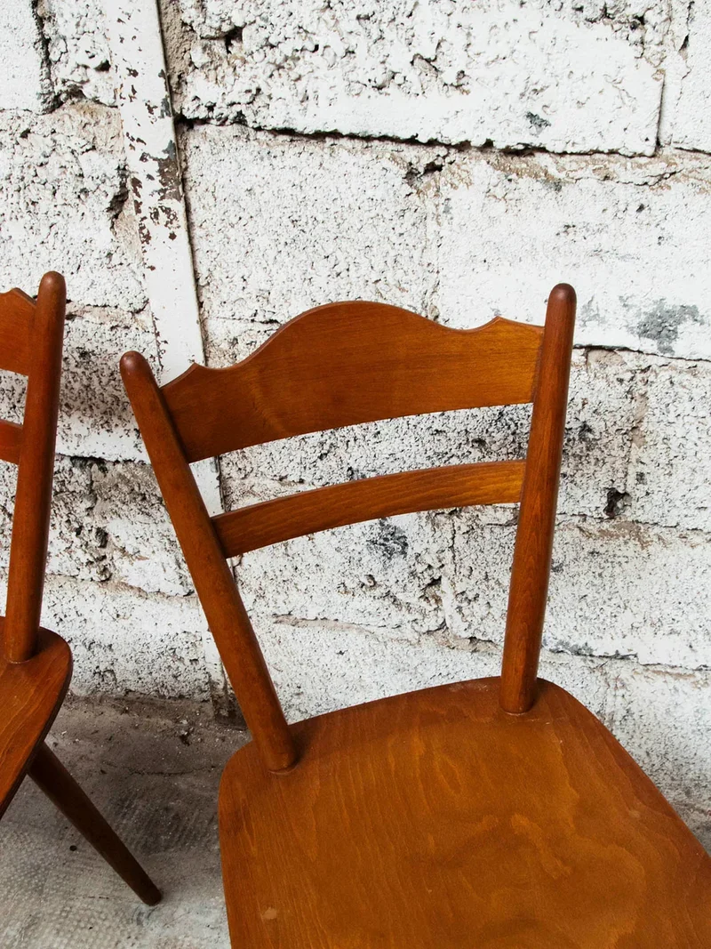 Alma, la paire de chaises en bois N°733