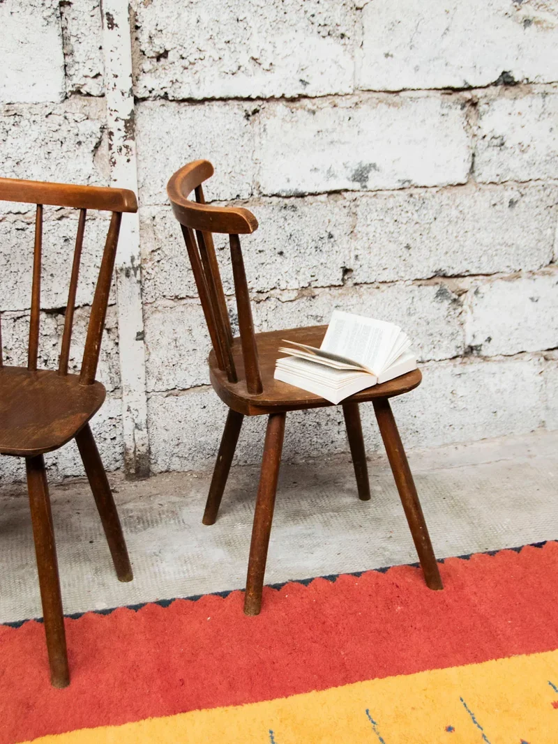 Claude, la paire de chaises en bois N°723