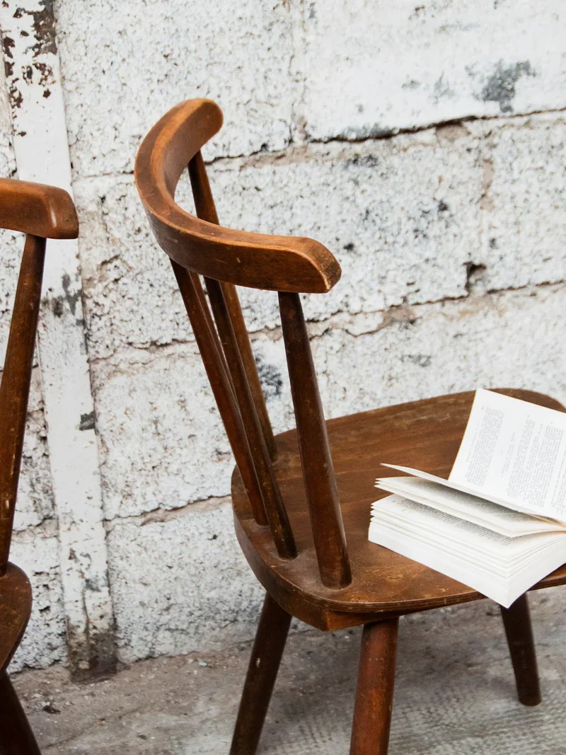 Claude, la paire de chaises en bois N°723