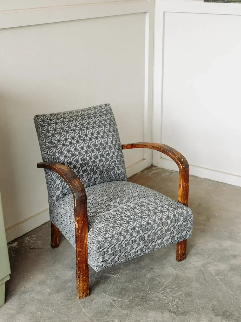 Ernest, le fauteuil en bois et tissu N°126