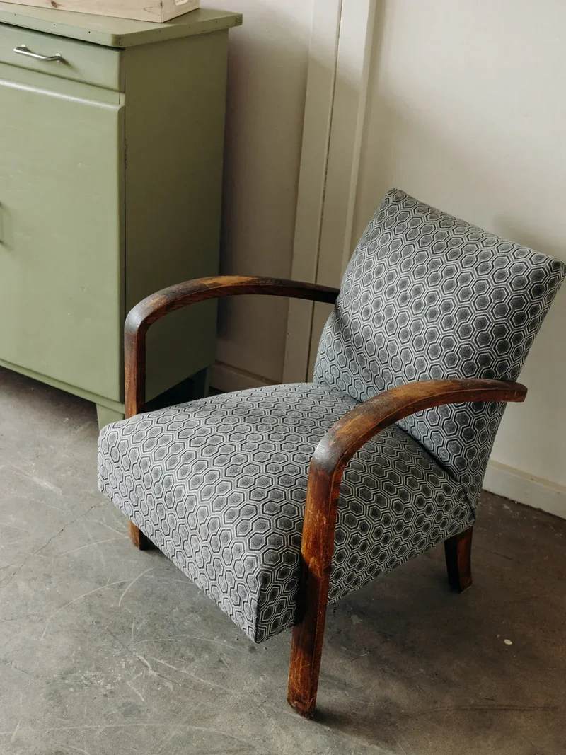 Ernest, le fauteuil en bois et tissu N°126