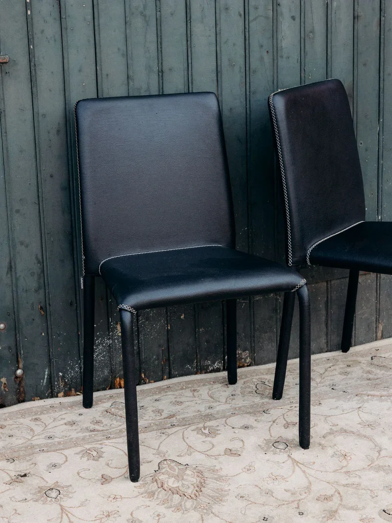 Alma, la paire de chaises simili-cuir N°914