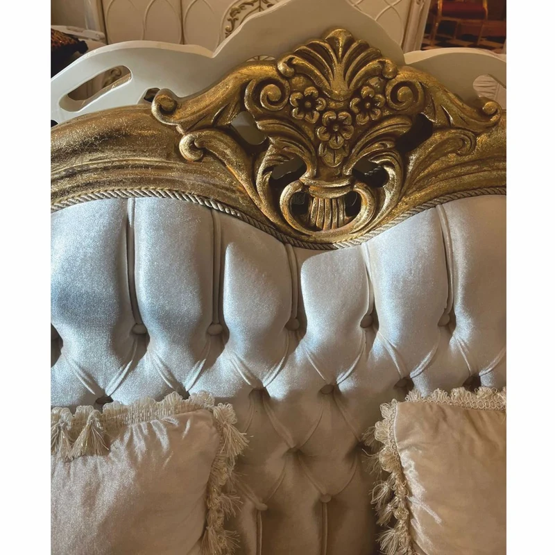 Casa Padrino Luxus Barock Wohnzimmer Sofa Creme / Gold 220 cm - Barock Möbel