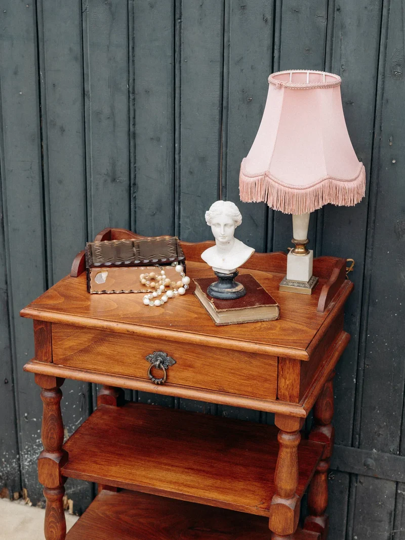 Francine, la table d'appoint en bois tourné N°752