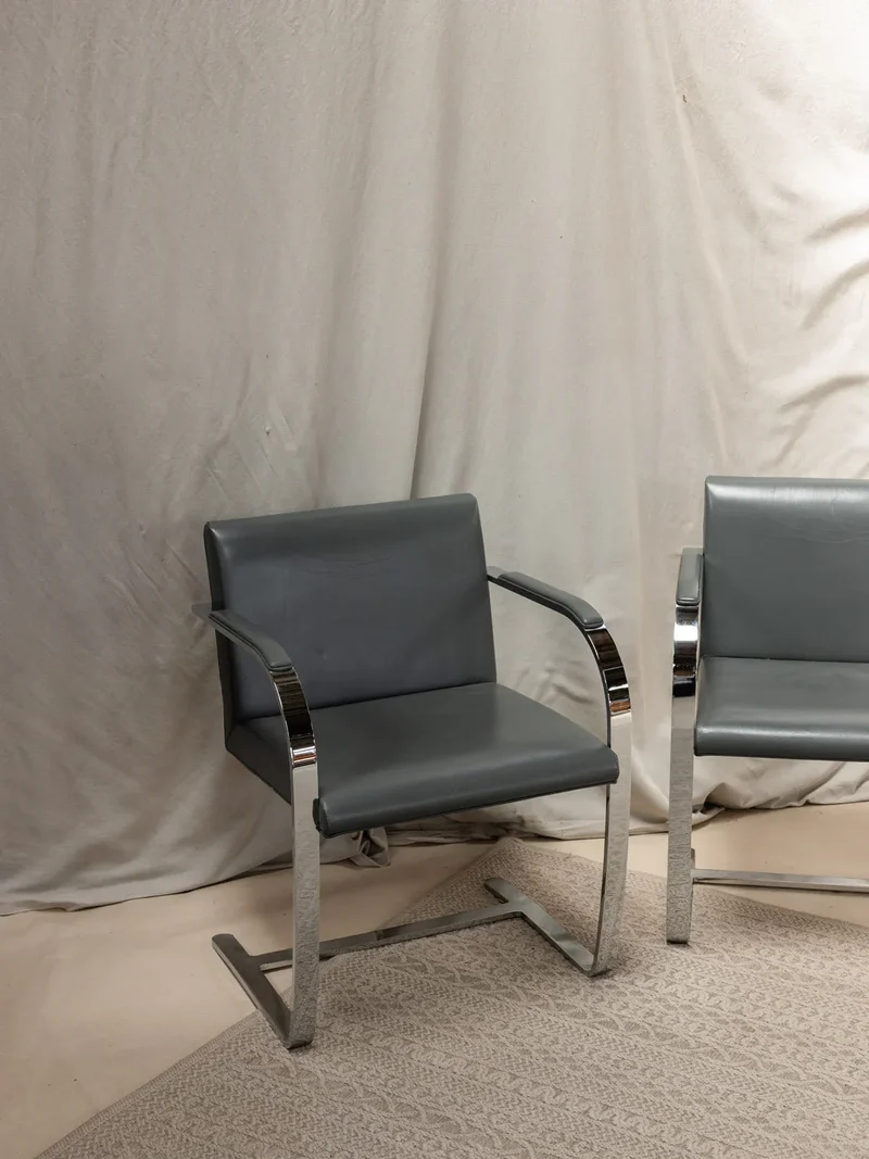 Jakob, la paire de fauteuils Brno en cuir N°532