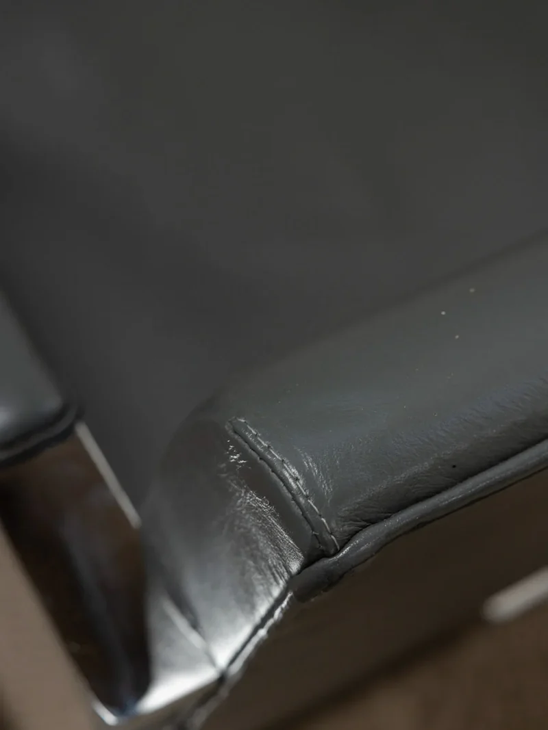 Jakob, la paire de fauteuils Brno en cuir N°532
