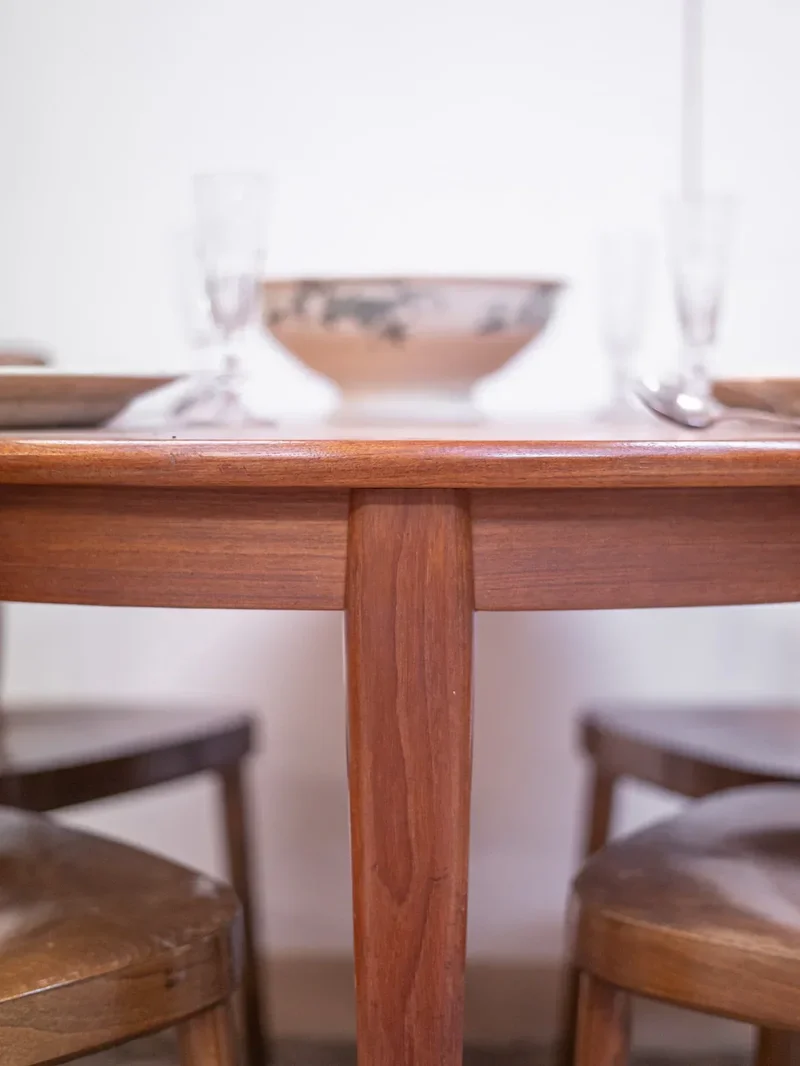 Karla, la table à manger en bois N°1094
