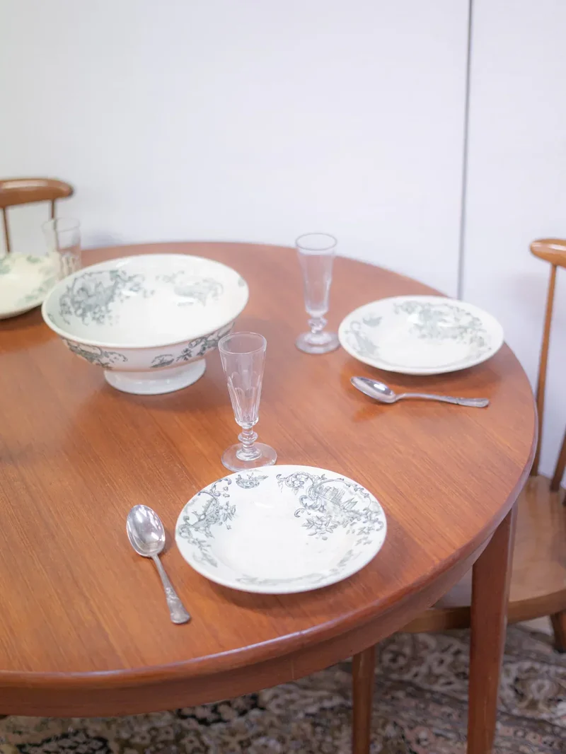 Karla, la table à manger en bois N°1094