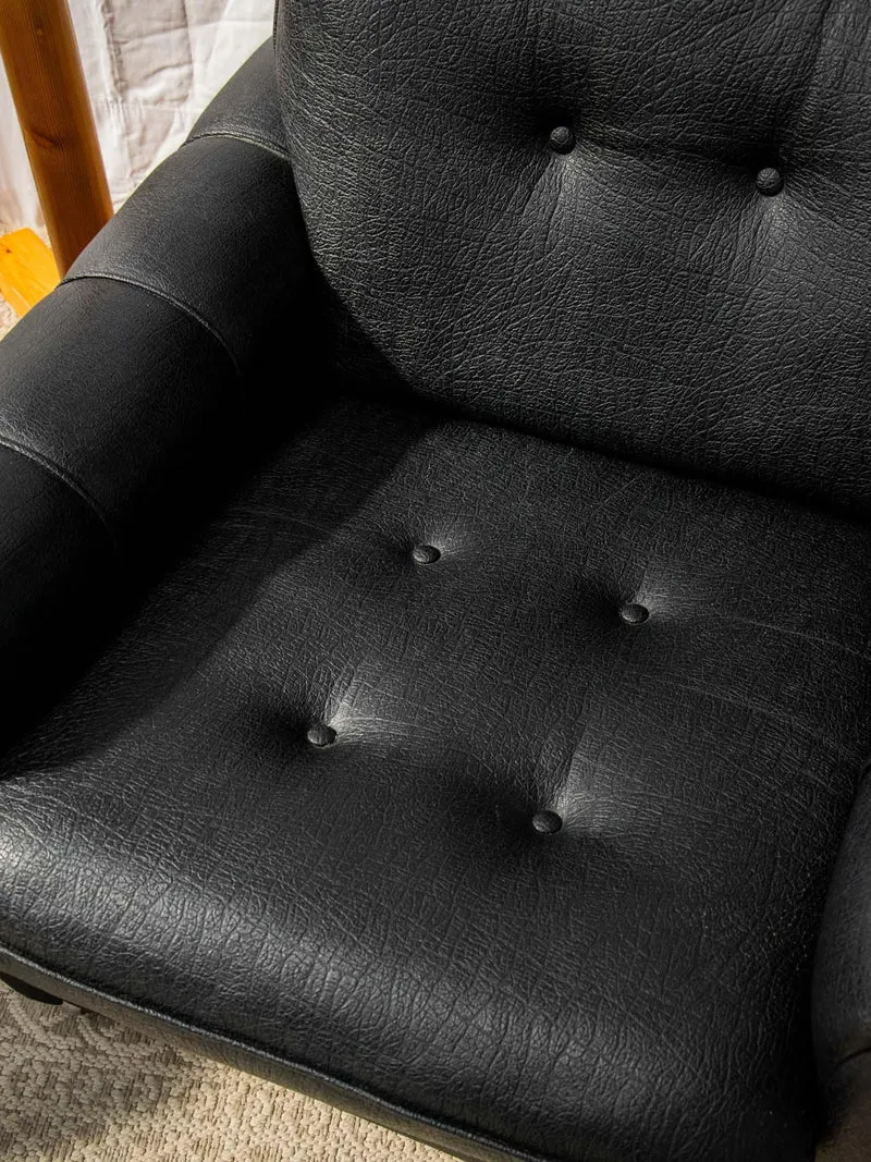 Jakob, la paire de fauteuils noirs N°641