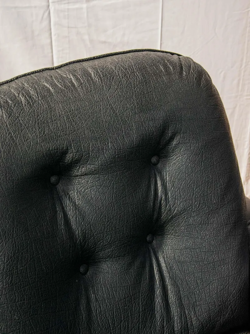 Jakob, la paire de fauteuils noirs N°641