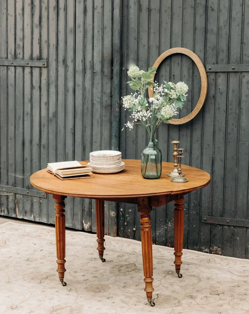 Romy, la table à manger ronde en bois N°430
