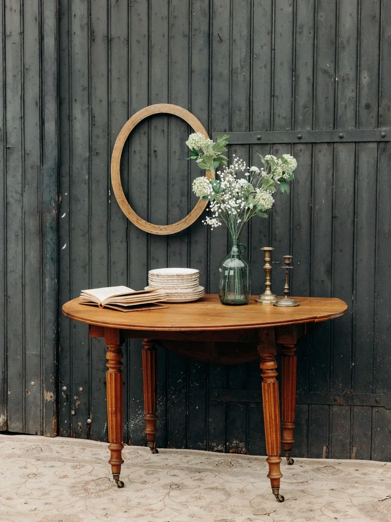 Romy, la table à manger ronde en bois N°430