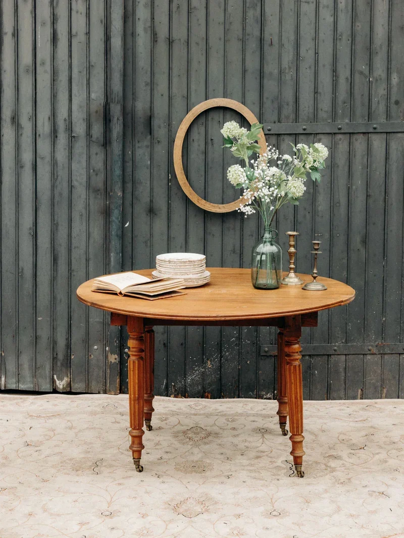 Romy, la table à manger ronde en bois N°430