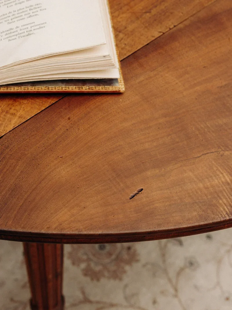 Romy, la table à manger ronde en bois N°430