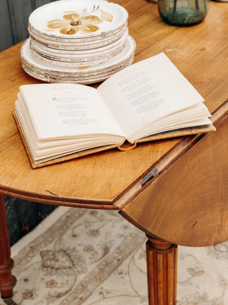 Romy, la table à manger ronde en bois N°430