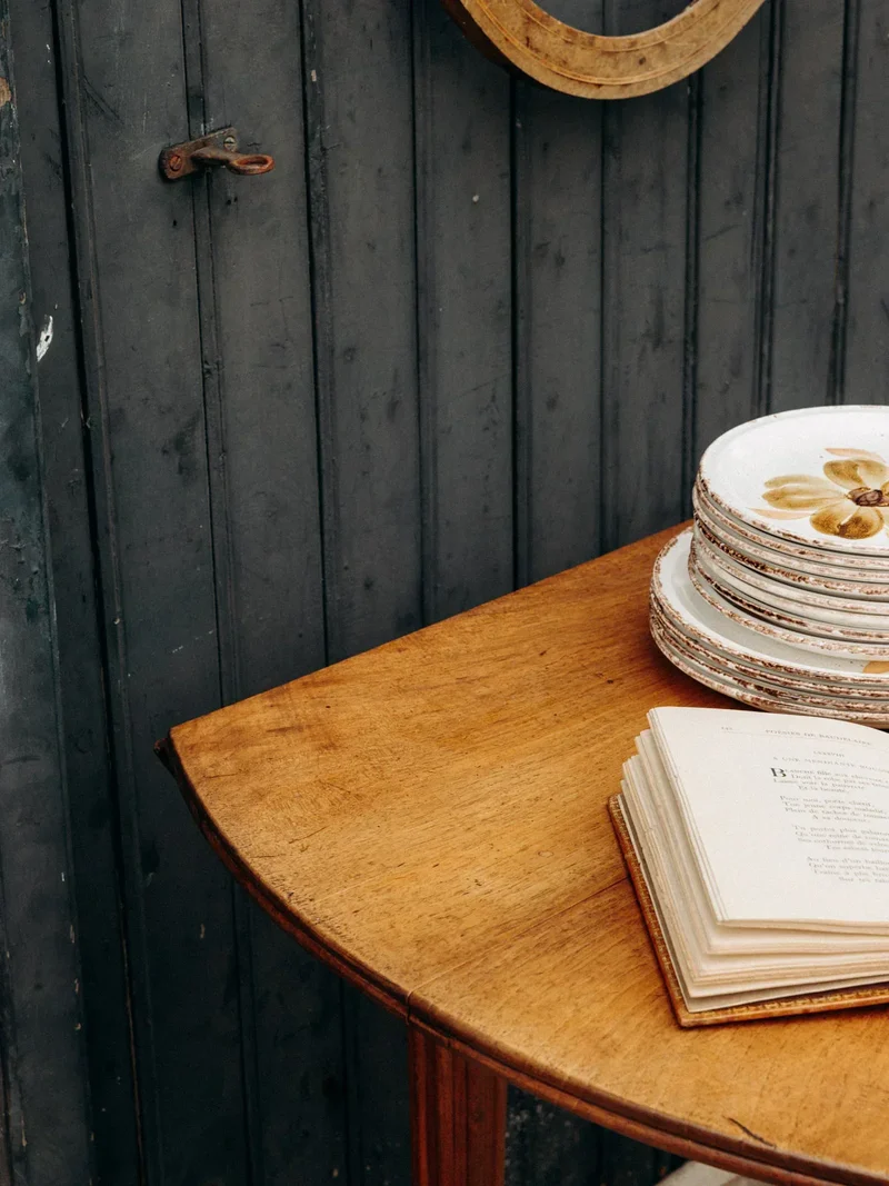 Romy, la table à manger ronde en bois N°430