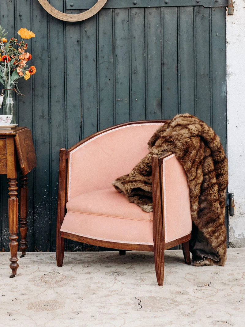 Ernest, le fauteuil rose en tissu N°581