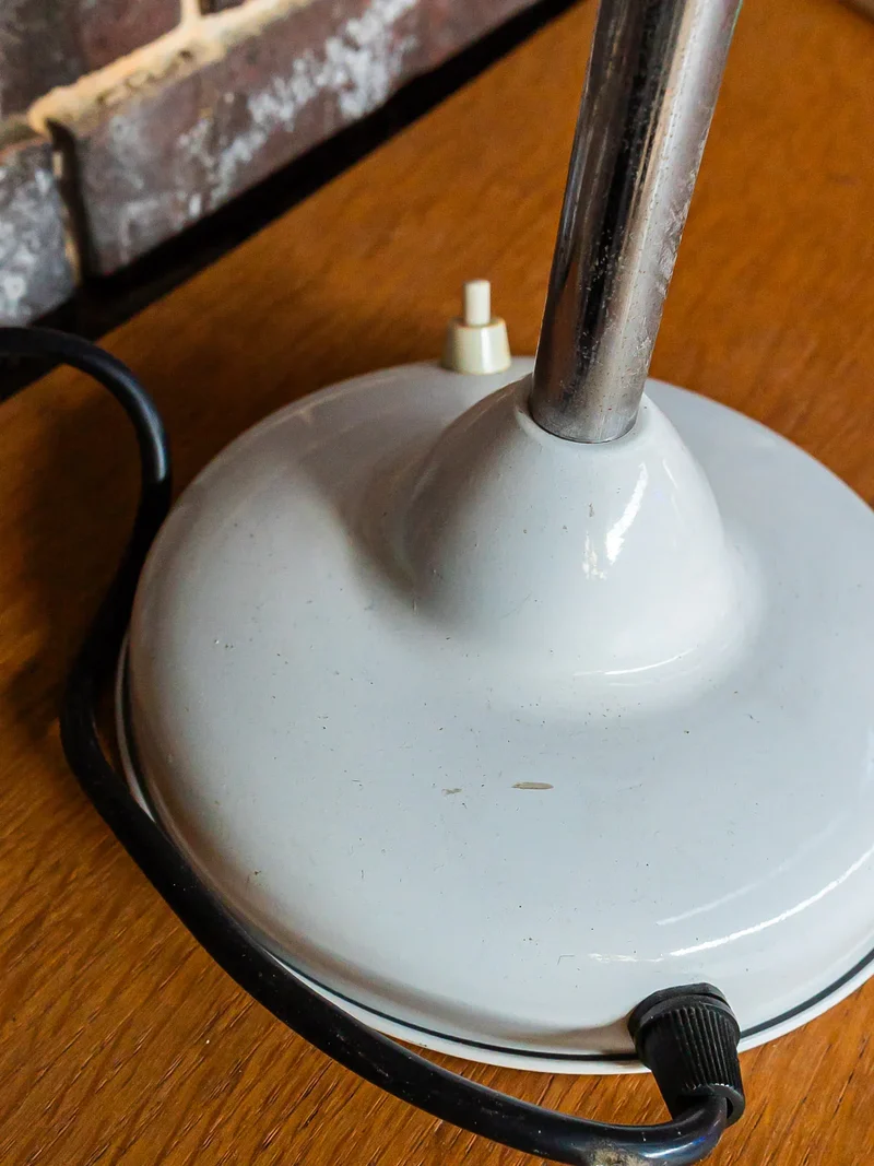 Julia, la lampe de bureau en métal N°471