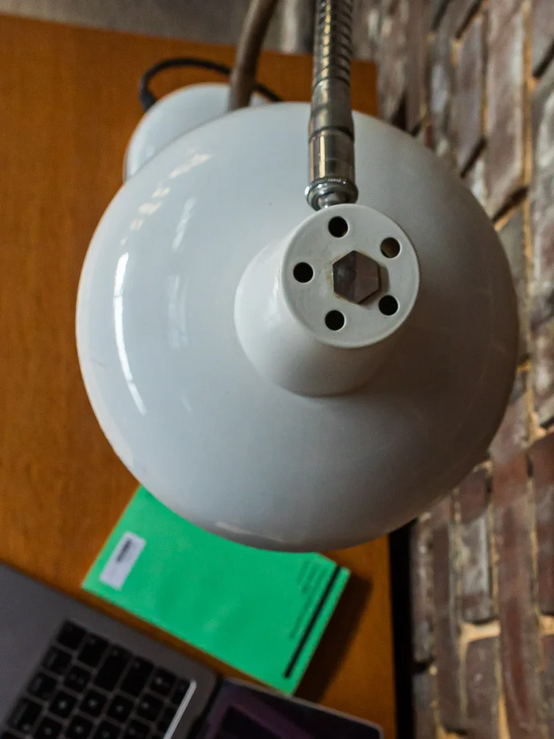 Julia, la lampe de bureau en métal N°471