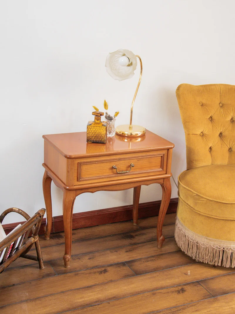 Odile, la table de chevet en bois N°477
