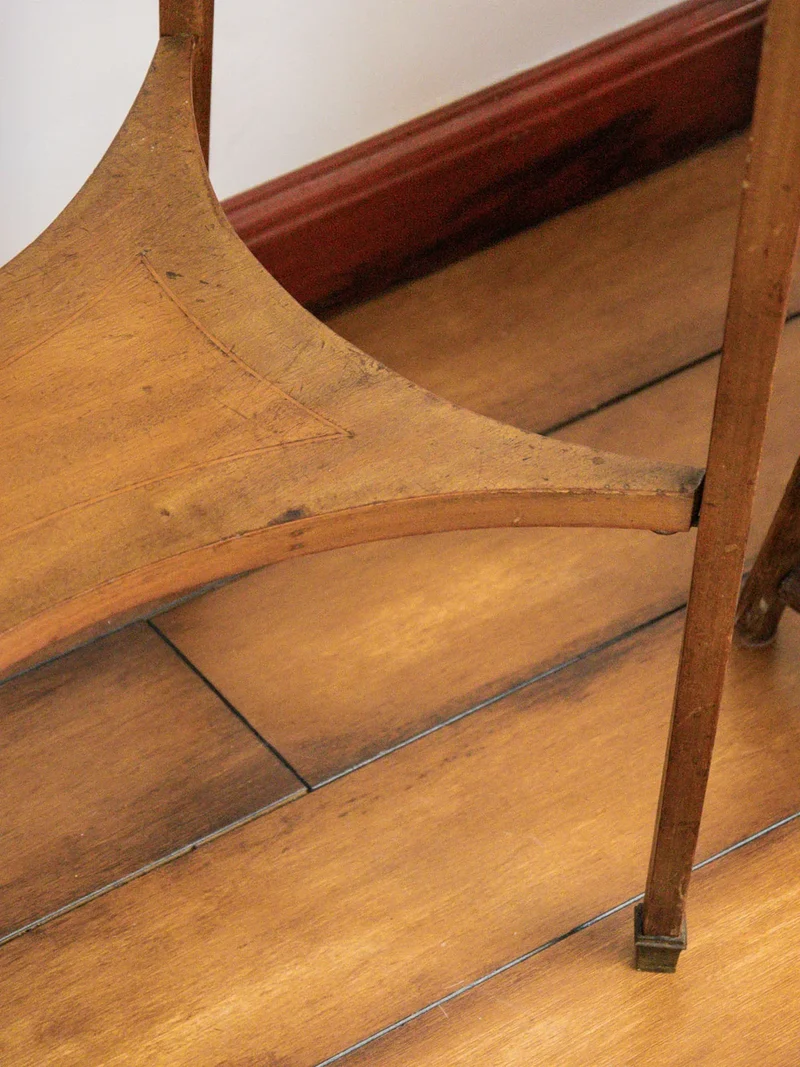 Francine, la table d'appoint en bois N°359
