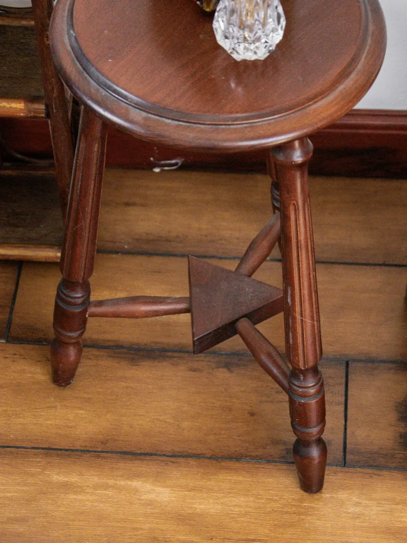 Regis, le tabouret en bois N°589