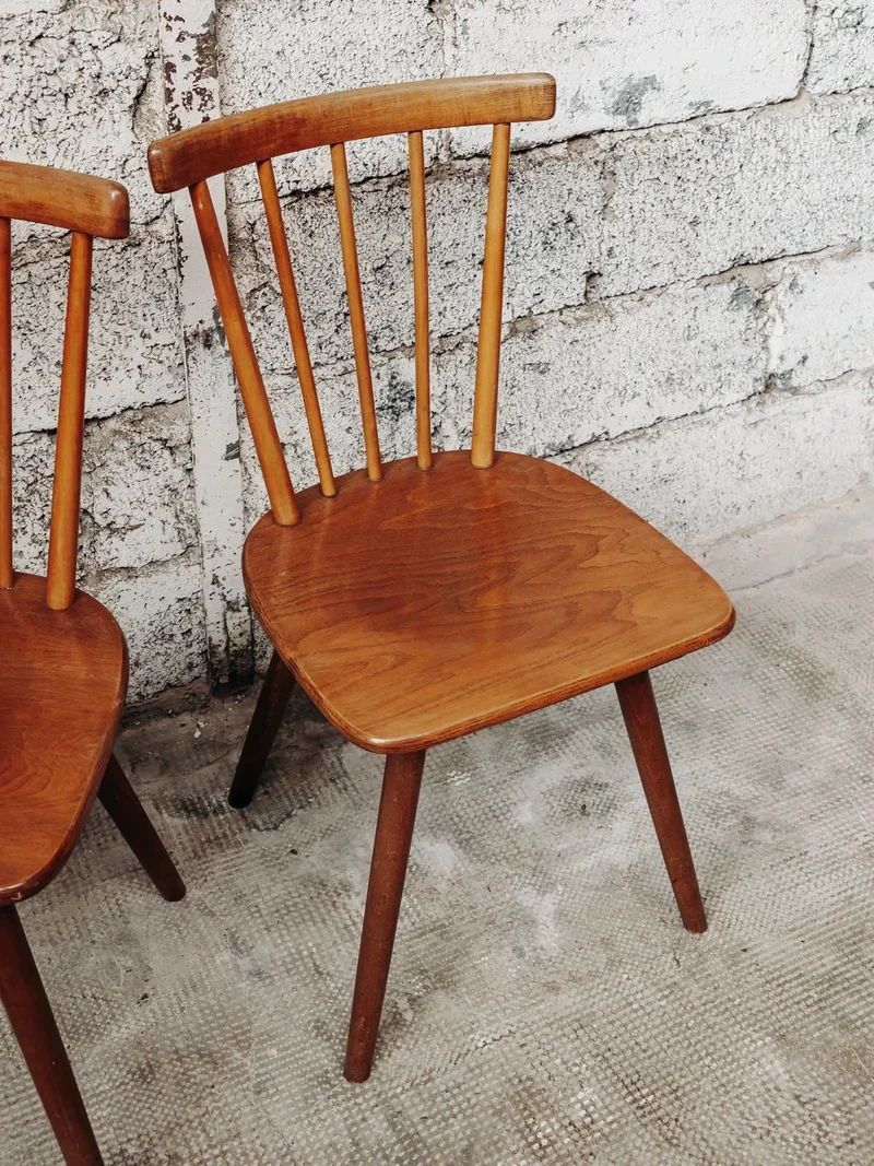 Alma, la paire de chaises en bois N°344
