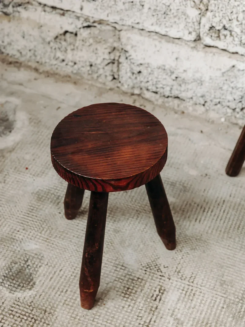 Regis, le tabouret en bois N°483