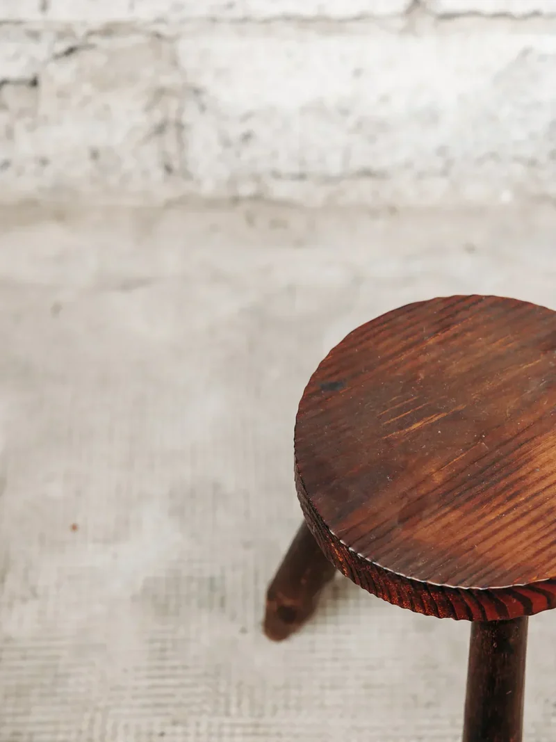 Regis, le tabouret en bois N°483