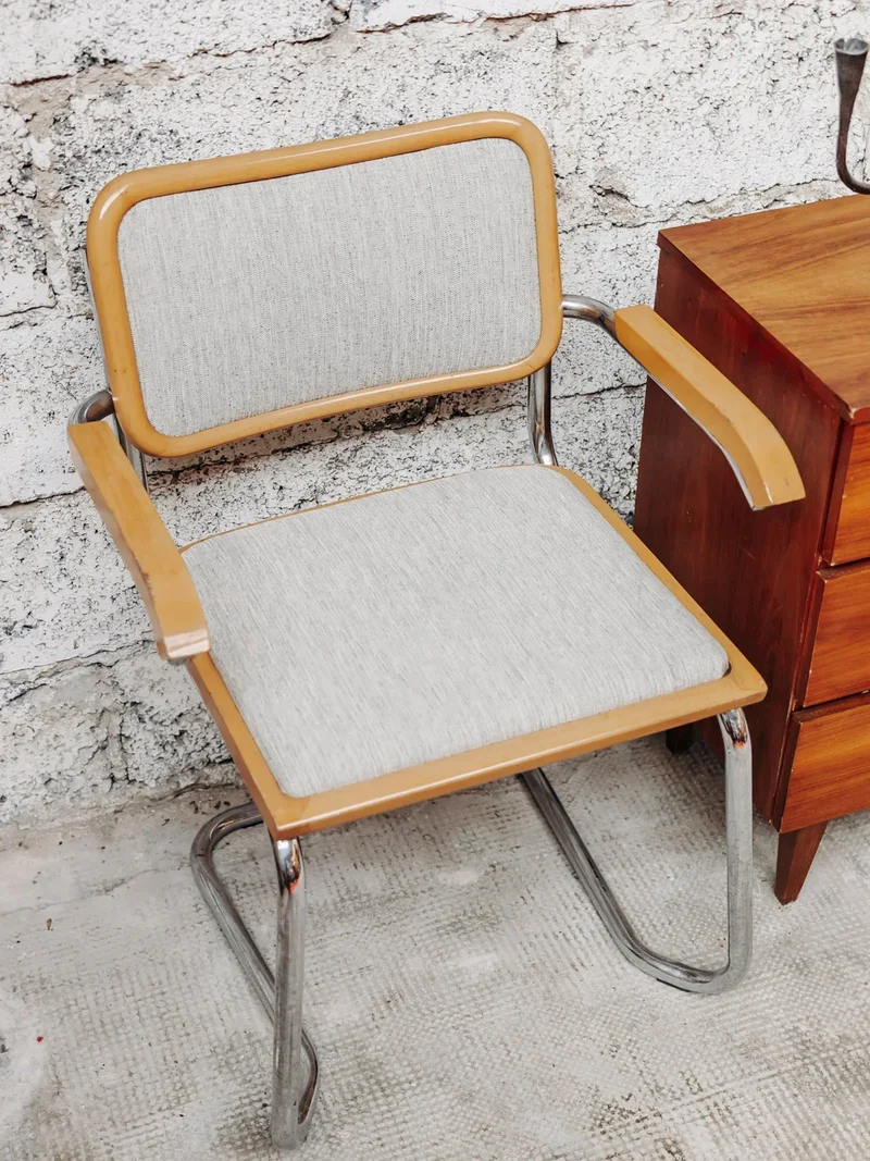 Jakob, le fauteuil en métal N°346