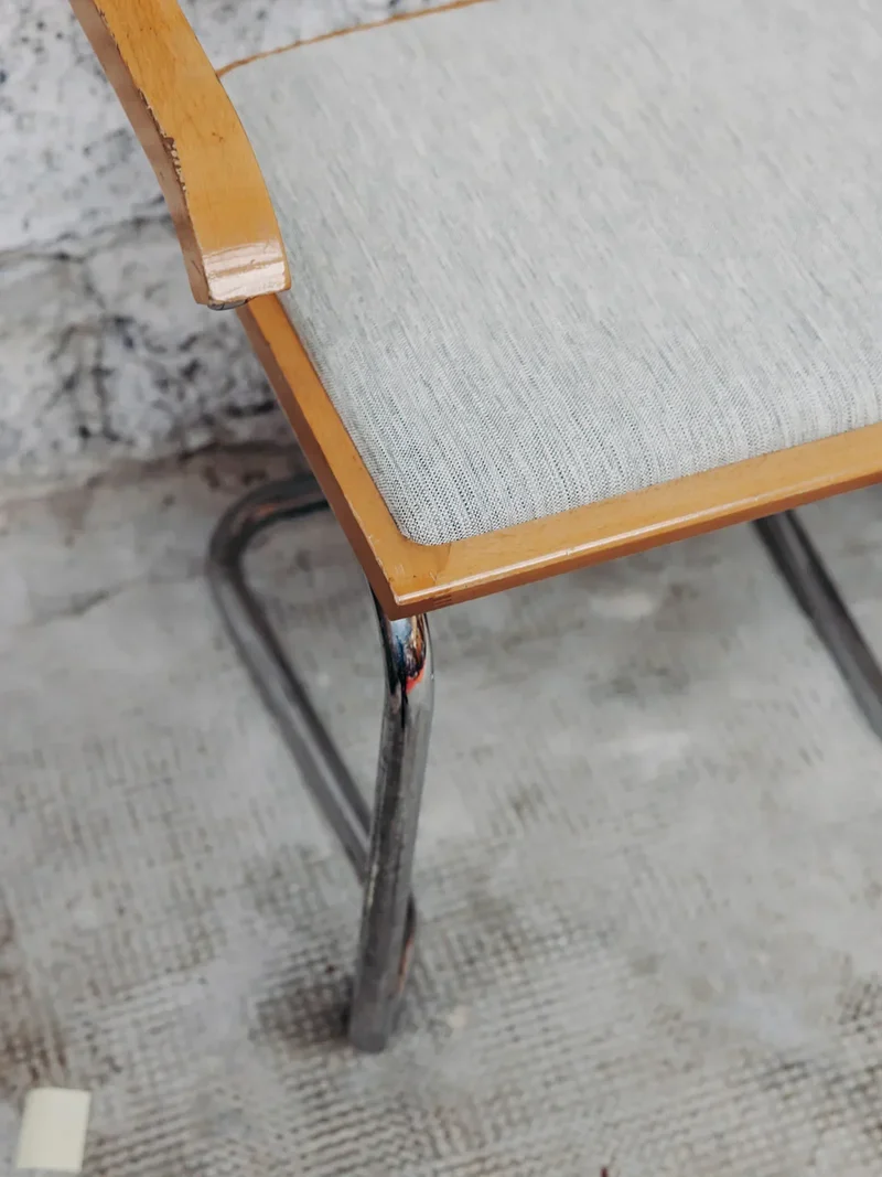 Jakob, le fauteuil en métal N°346