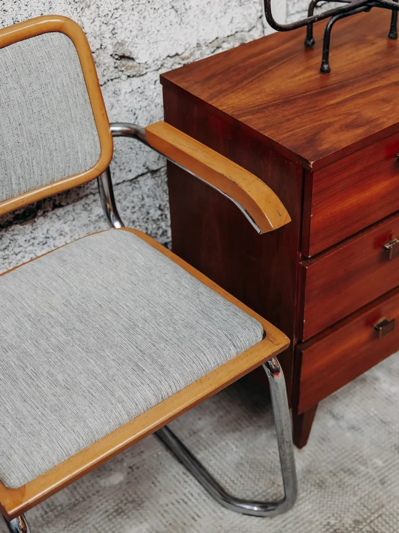 Jakob, le fauteuil en métal N°346
