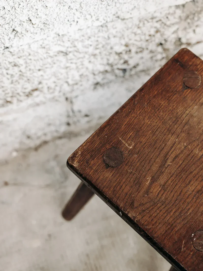 Regis, le tabouret en bois N°482