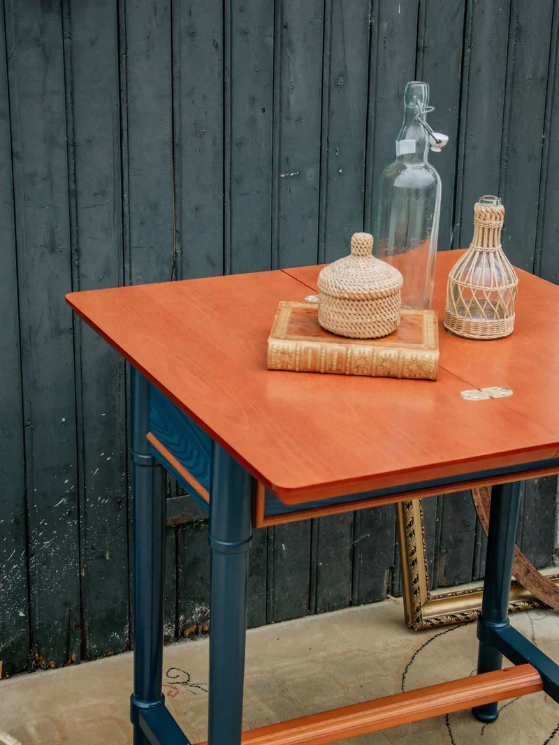 Francine, la table d'appoint pivotante N°446