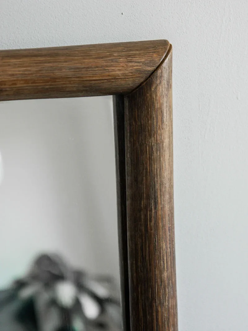 Igor, le petit miroir en bois N°746