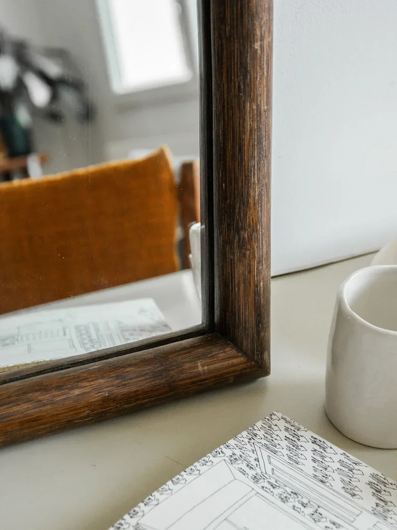Igor, le petit miroir en bois N°746