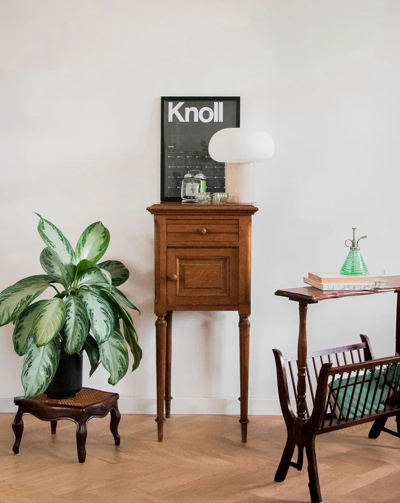 Odile, la table de chevet en bois massif N°550