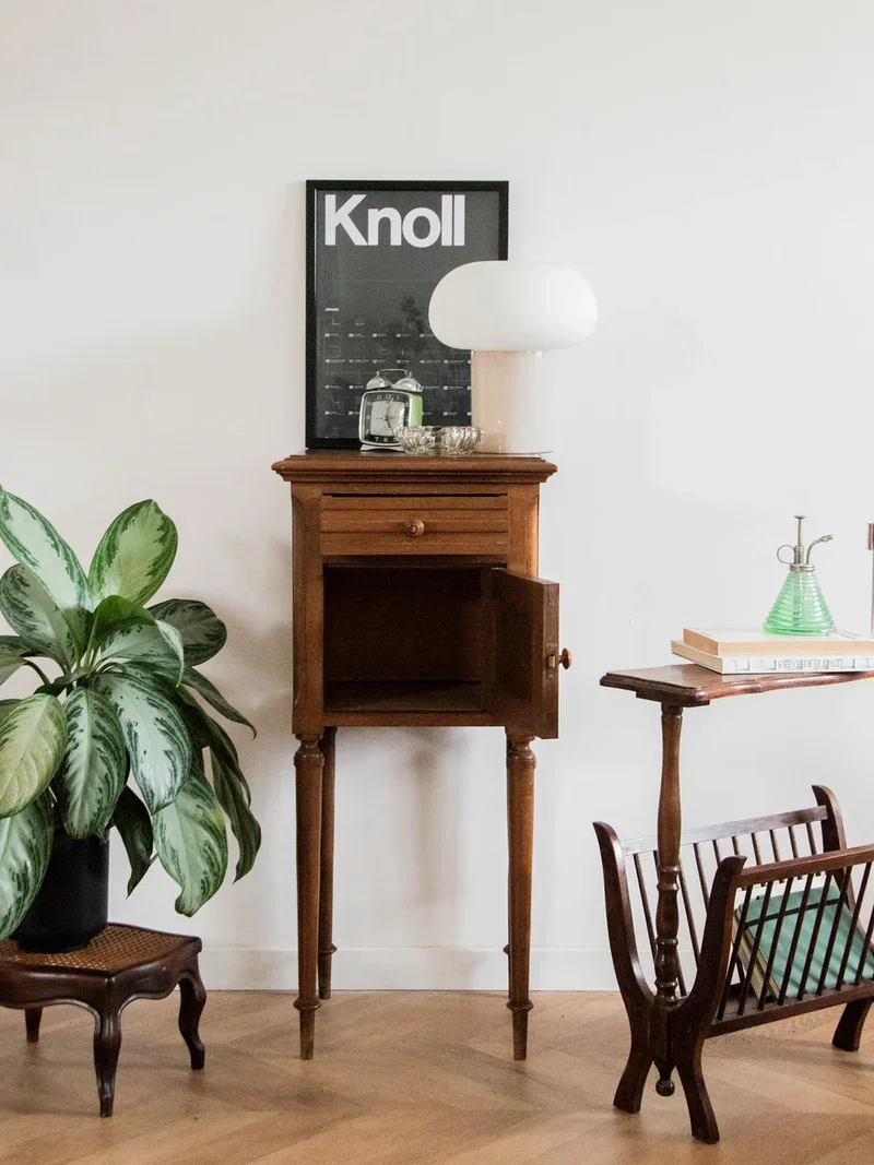 Odile, la table de chevet en bois massif N°550