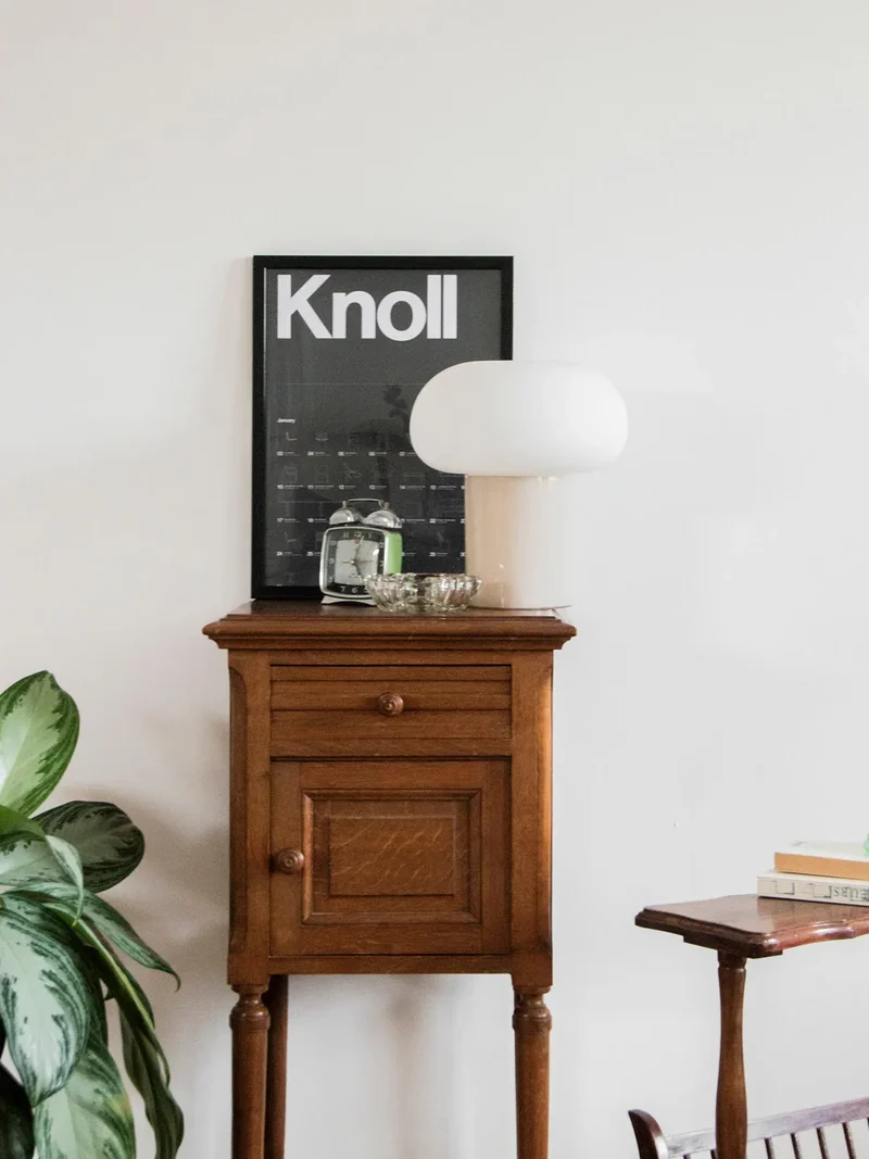 Odile, la table de chevet en bois massif N°550