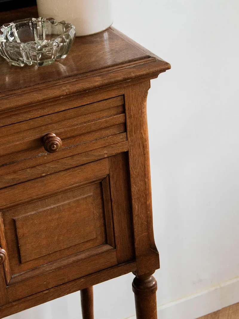 Odile, la table de chevet en bois massif N°550