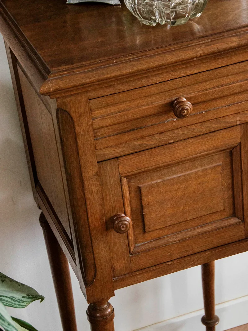 Odile, la table de chevet en bois massif N°550