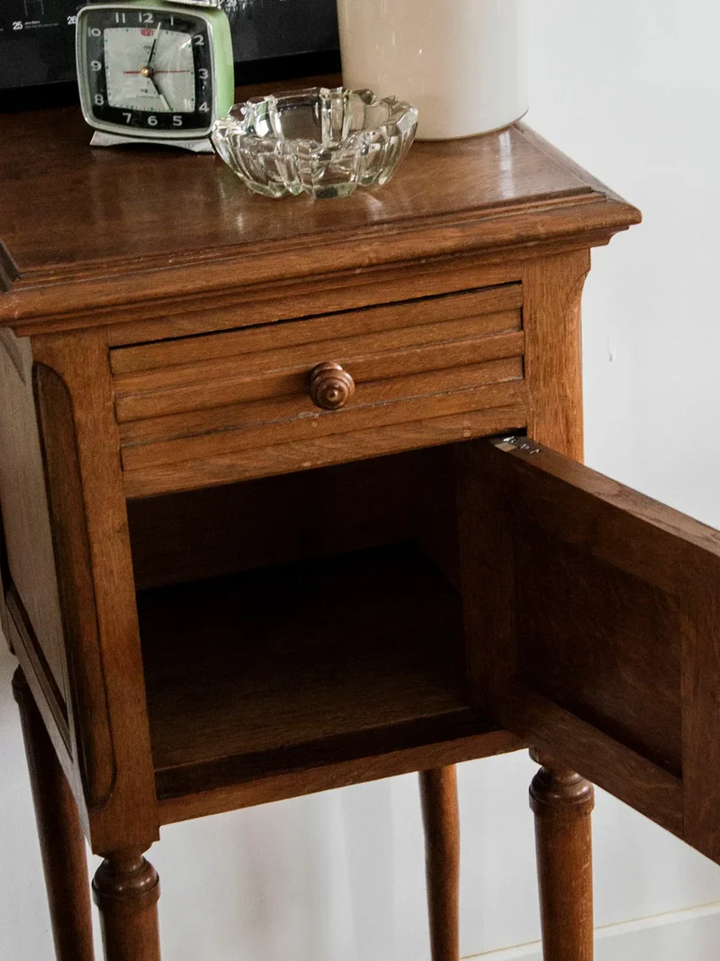 Odile, la table de chevet en bois massif N°550