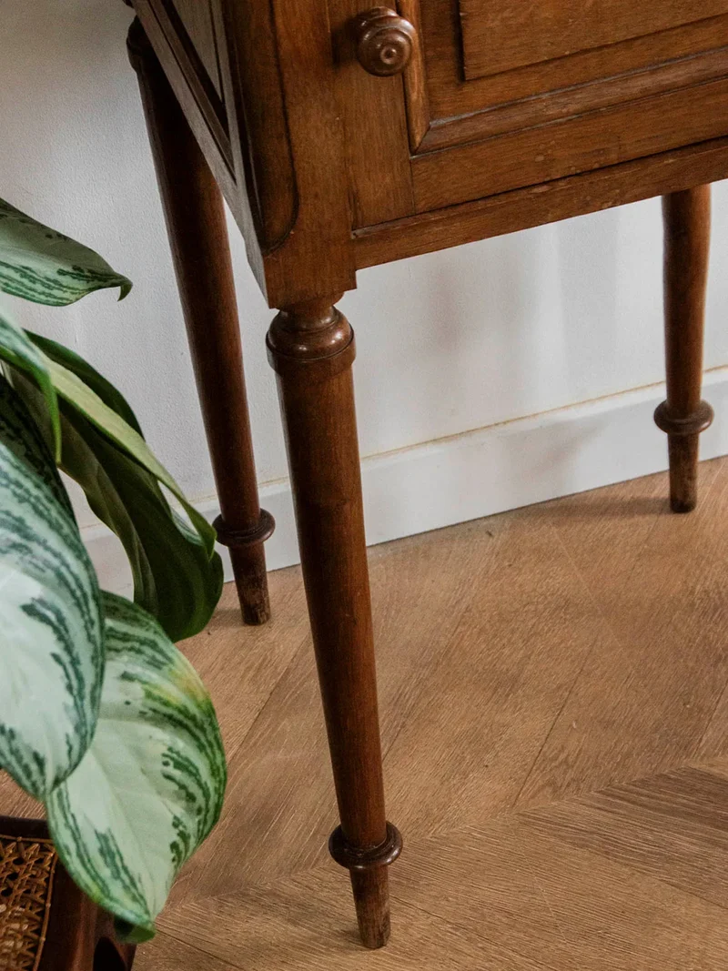 Odile, la table de chevet en bois massif N°550