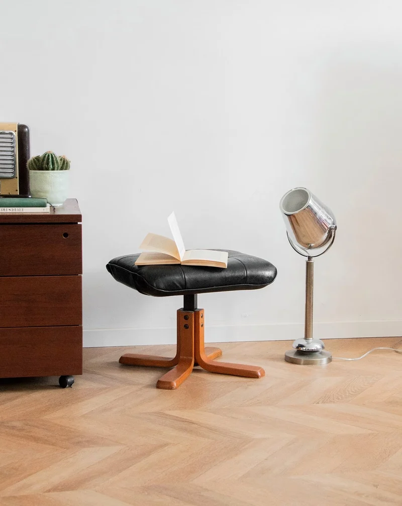 Jean-Philippe, le pouf en simili cuir N°64