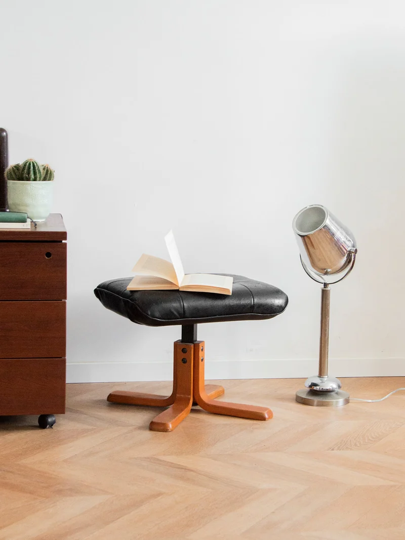 Jean-Philippe, le pouf en simili cuir N°64