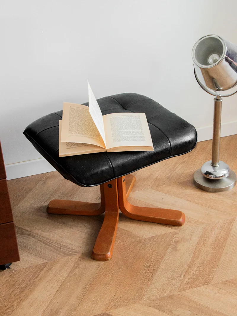 Jean-Philippe, le pouf en simili cuir N°64