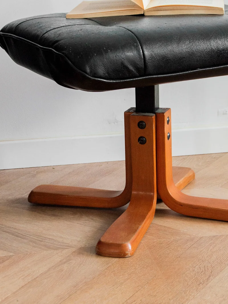 Jean-Philippe, le pouf en simili cuir N°64