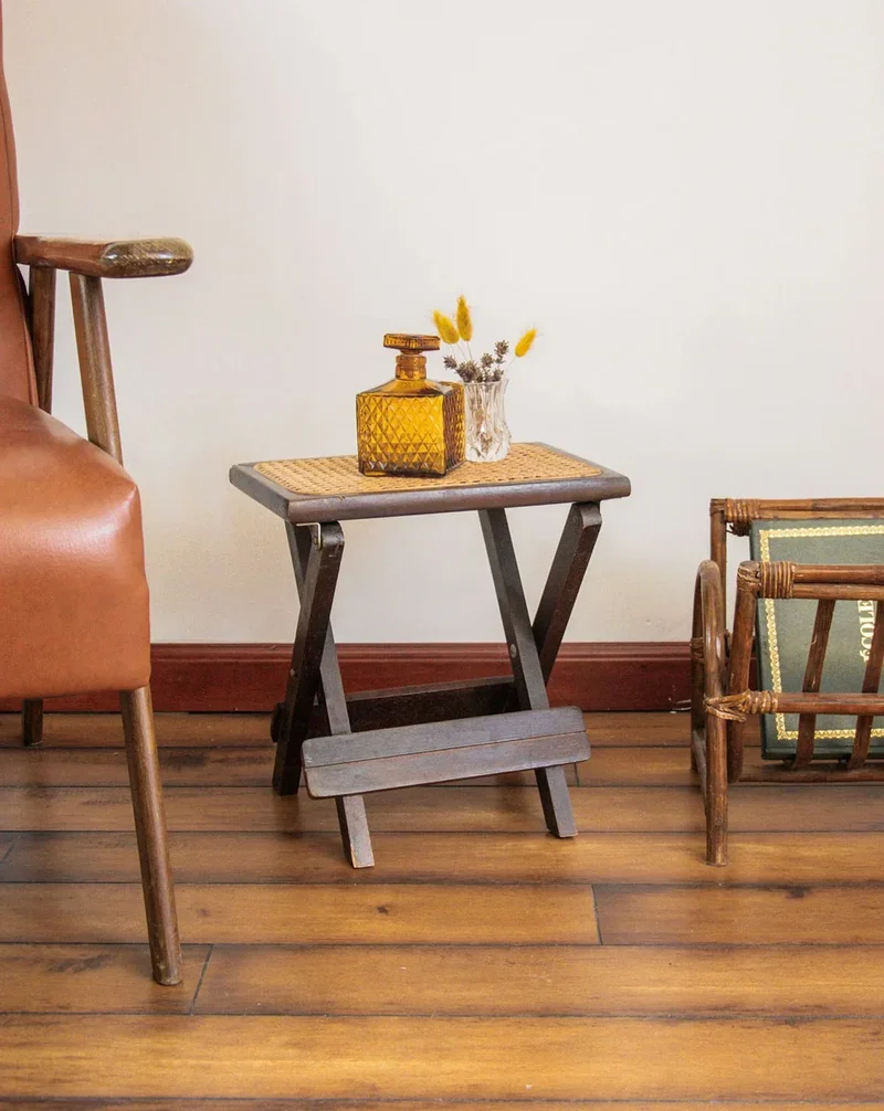 Regis, le tabouret en cannage N°590