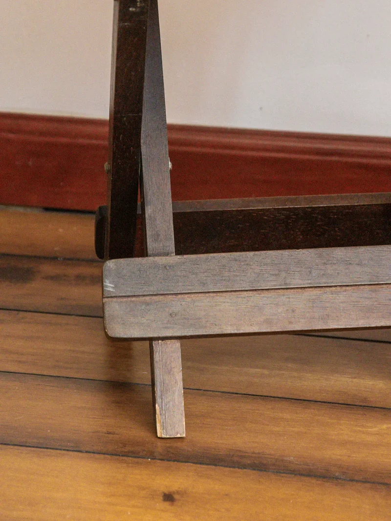 Regis, le tabouret en cannage N°590